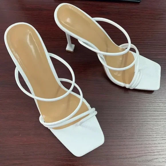 White mule heels - Picture 2 of 3